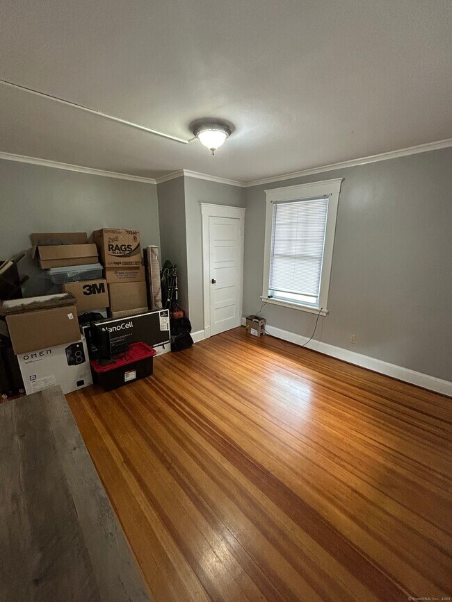 Building Photo - 647 E Main St