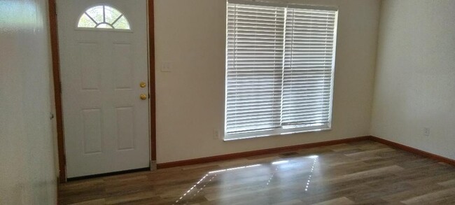 Living Room, Vaulted Ceilings - 5313 Winthrop Dr