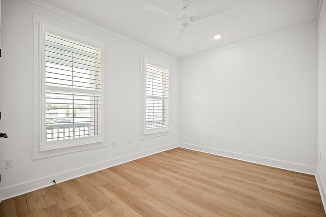 Building Photo - 440 S F St