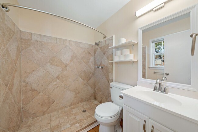 Building Photo - Charming 4 Bedroom, 2 Bath Home in Great Garner Location Available NOW