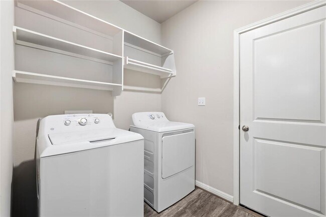 Building Photo - 805 Russet Rock Dr