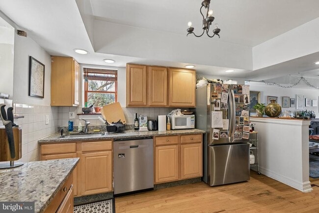 Building Photo - 615 S 11th St