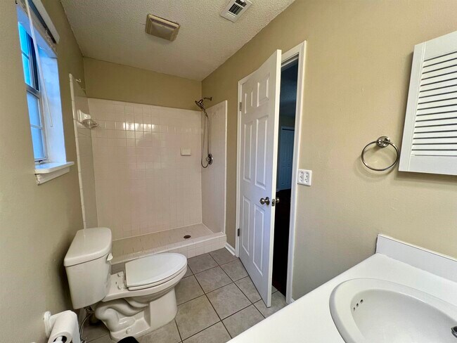 Building Photo - 8653 Oak Forest Trail