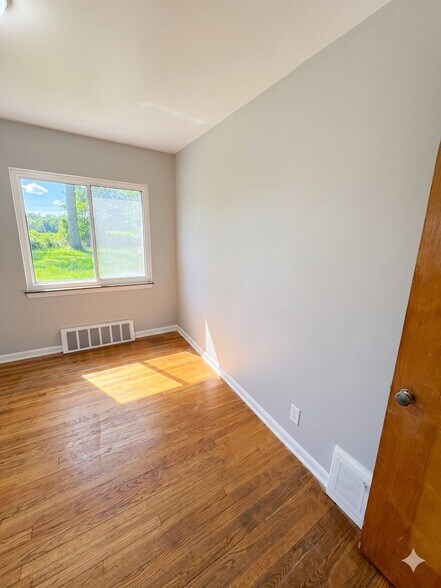 Building Photo - 26230 Briardale Ave