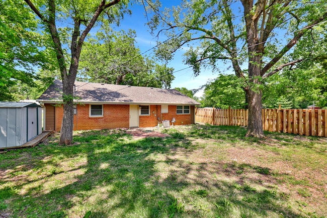 Building Photo - 2031 College View Rd