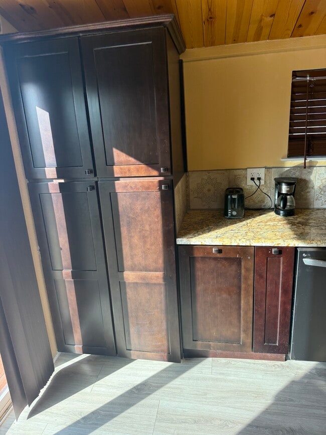 Building Photo - 6230 Pursia Rd