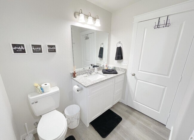 Building Photo - Cozy 4bd 2ba near Choctaw Casino