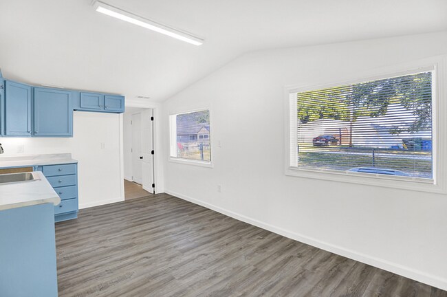 Building Photo - 2212 S Delawanda Ave