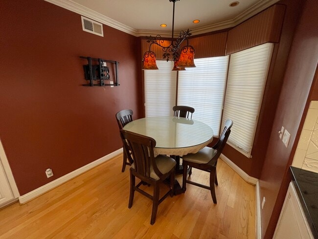 Building Photo - 19077 Oriente Dr