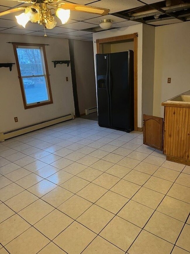 Building Photo - Plymouth 2 Br - 1Ba duplex in convenient i...