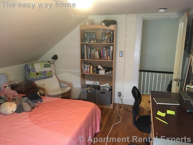 Building Photo - 28 A Cherry St