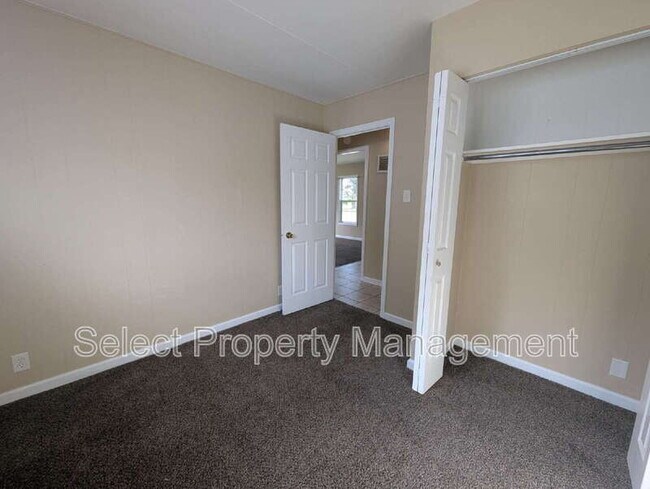 Building Photo - 926 Houston Dr