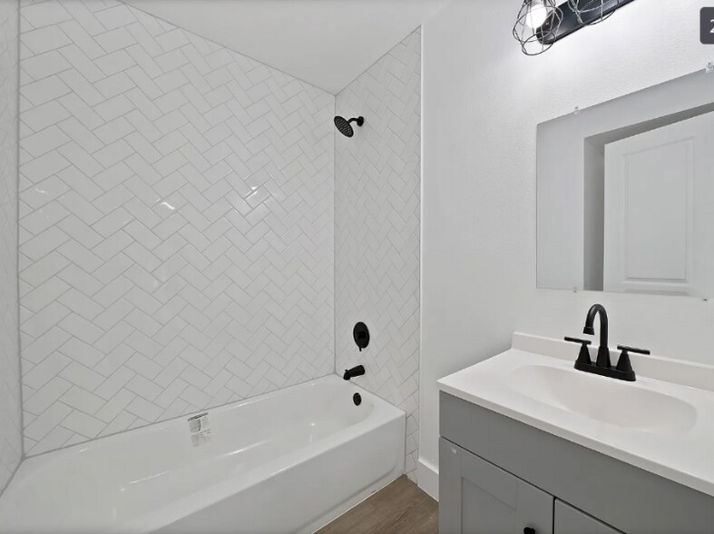 Building Photo - 306 Renfro St