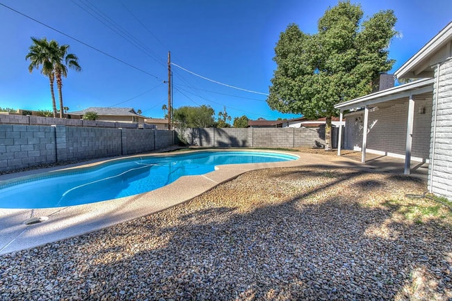 Building Photo - 8731 E Sandalwood Dr