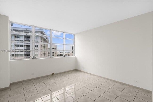 Building Photo - 1408 Brickell Bay Dr