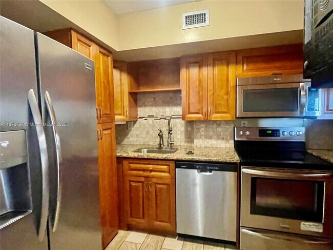 Building Photo - 2715 Tigertail Ave