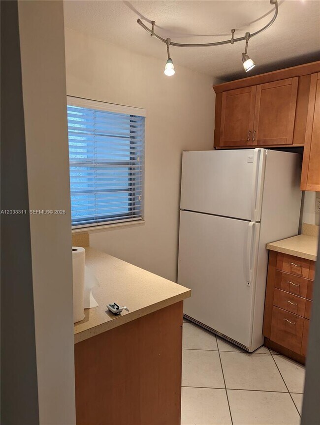Building Photo - 9460 Tangerine Pl