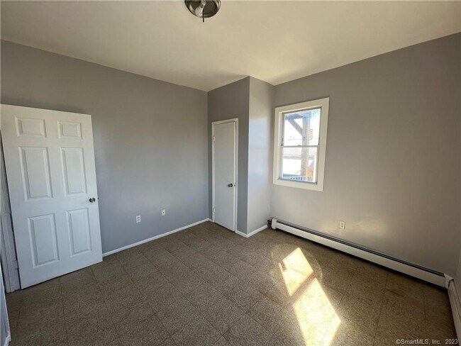 Building Photo - 708 Hallett St