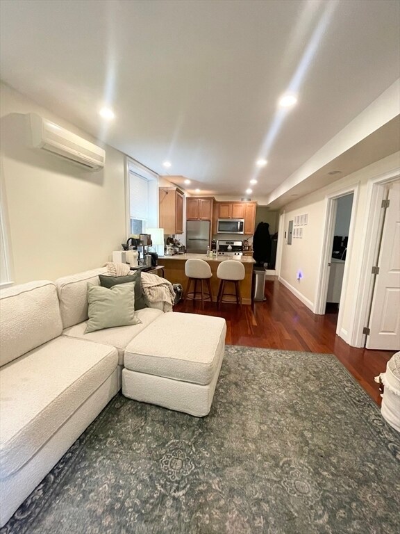 Building Photo - 76 W Cedar St