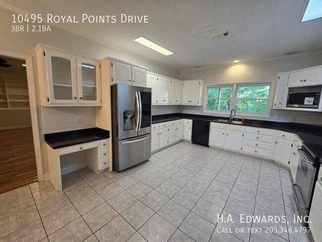 Building Photo - 10495 Royal Points Dr