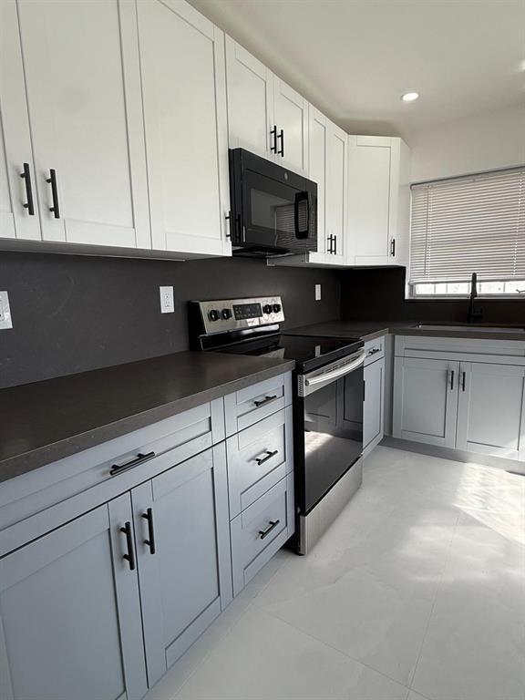 Building Photo - 1054-1058 Southwest 2nd Street Apt #1058, Hallandale Beach, FL 33009 - 2 BR 1 BA multi-family home