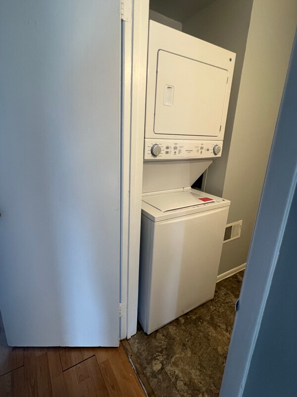 Building Photo - 804 Woodchip Rd