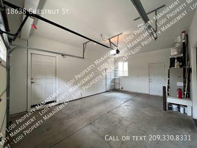 Building Photo - Cute Updated 1 Bedroom Duplex - Coming Soon