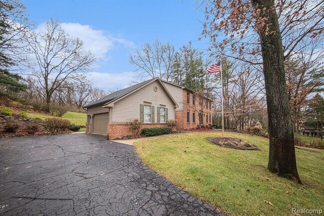 Building Photo - 695 Heritage Dr