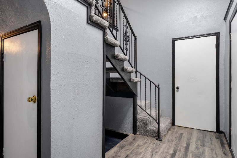 Building Photo - 11009 Bel Air Pl