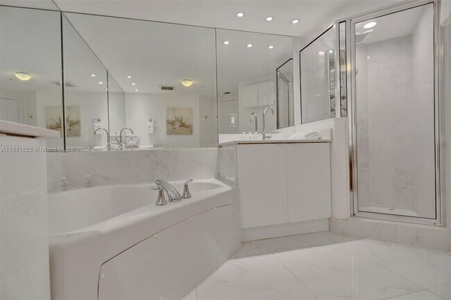 Building Photo - 16699 Collins Ave