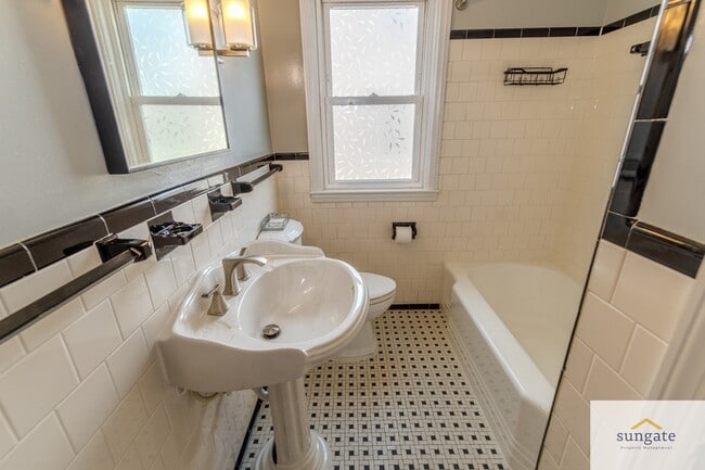 Building Photo - 6510 Kriel St