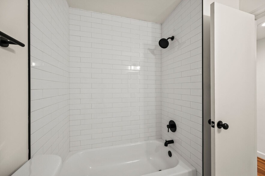 Building Photo - 1640 W Northwest Blvd