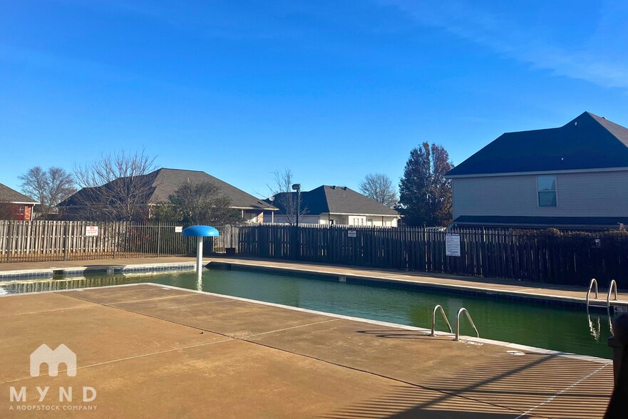 Building Photo - 430 Capri St