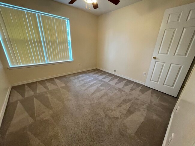Building Photo - 1228 Ego Dr