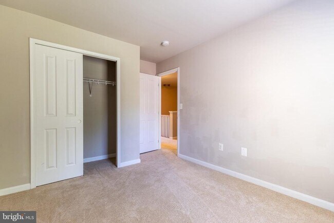 Building Photo - 427 Woodcrest Dr SE