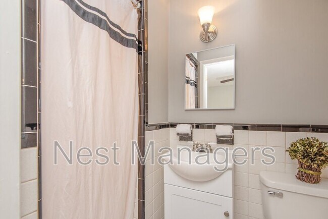 Building Photo - 1401 Briarcliff Dr