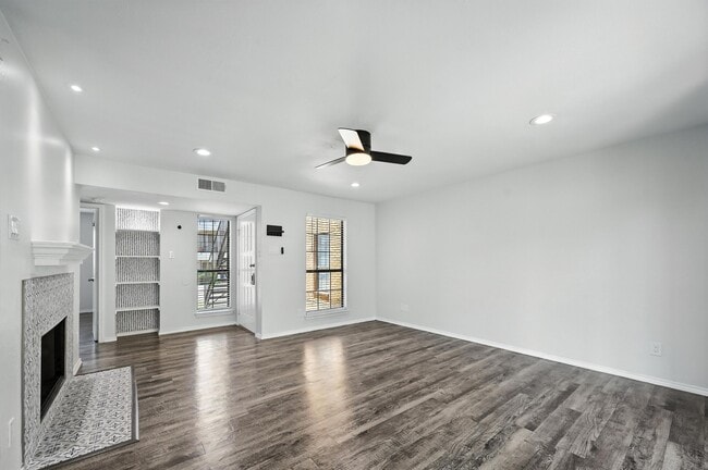 Building Photo - 5801 Lake Hubbard Pkwy