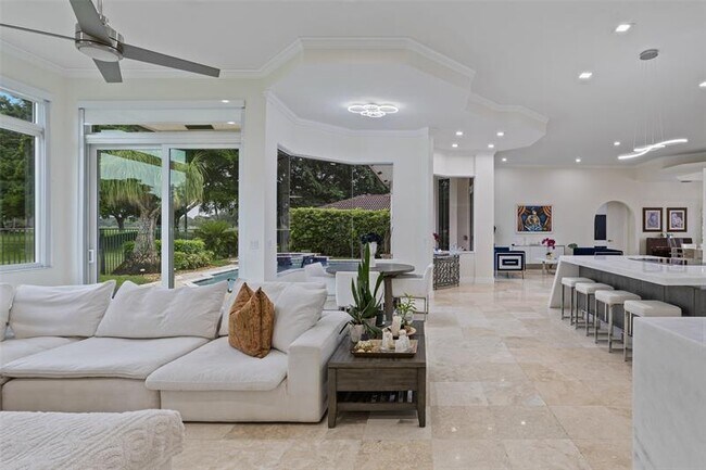 Building Photo - 2534 Golf View Dr