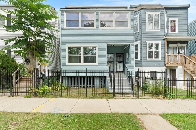 Primary Photo - 820 E 89th Pl