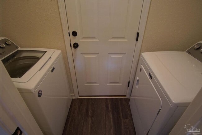 Building Photo - Popular Floor Plan, Almost New Home in Woo...