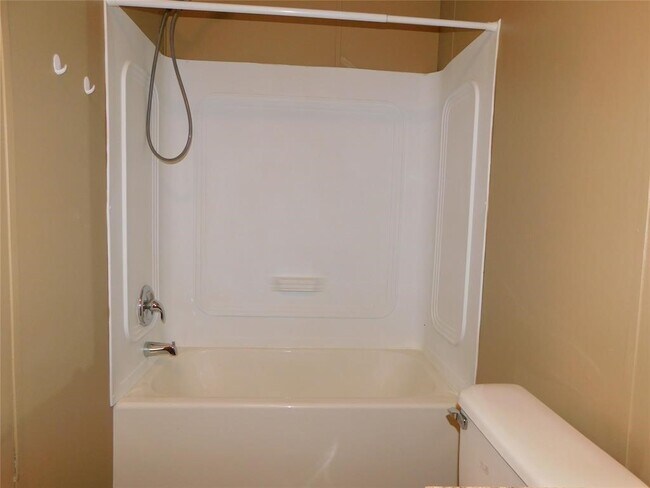 Building Photo - 100 China Gdn Ln