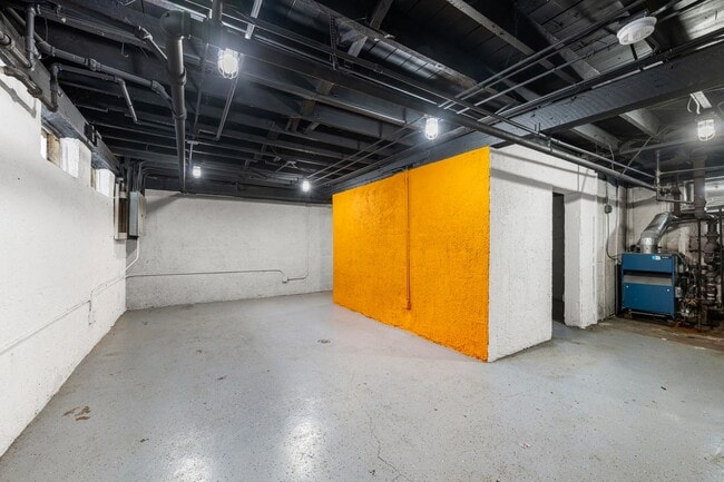 Building Photo - 233 Llewellyn Ave