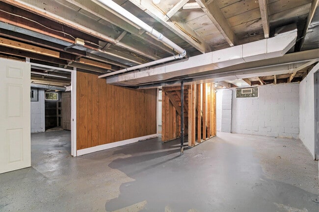 Building Photo - 23739 Cayuga Ave