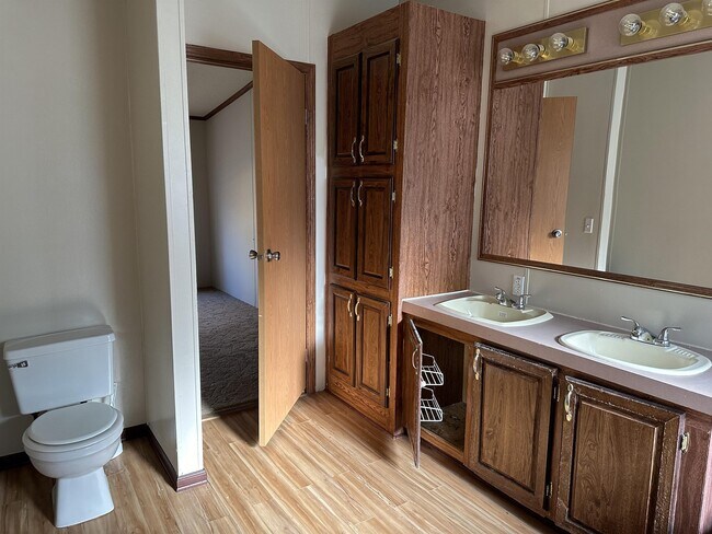 Building Photo - 430 Lytle Cove Rd