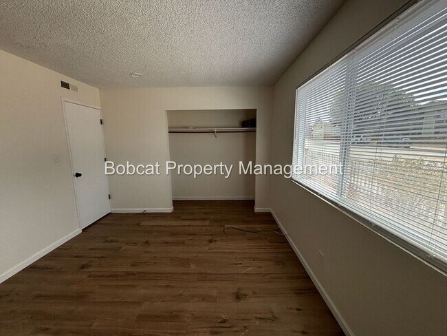 Building Photo - 1501 N Edmonds Dr
