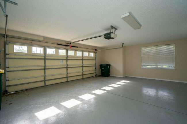 Building Photo - 3668 Windmoor Dr