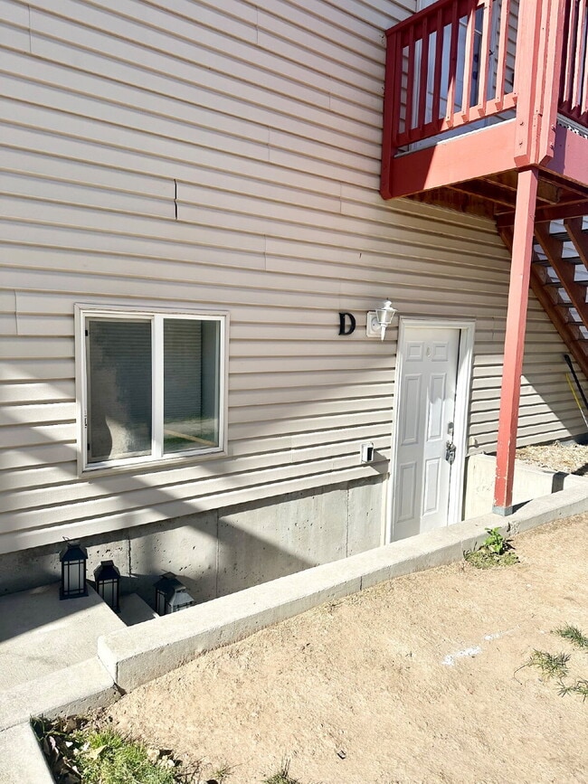 Building Photo - 216 Country West Rd