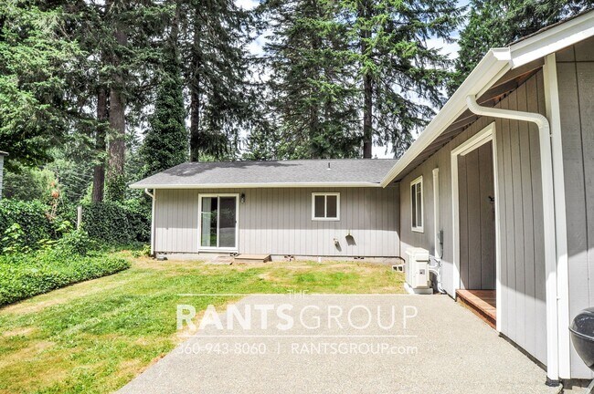 Building Photo - Beautiful Home in Tumwater on 1/2 acre!