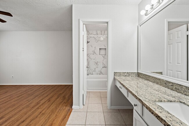 Building Photo - 4503 Pineville Ln