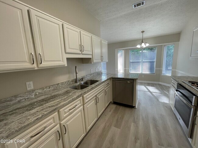 Building Photo - 140 Treasure Palm Dr